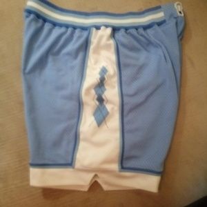 Pre owned North Carolina basketball short sizexl